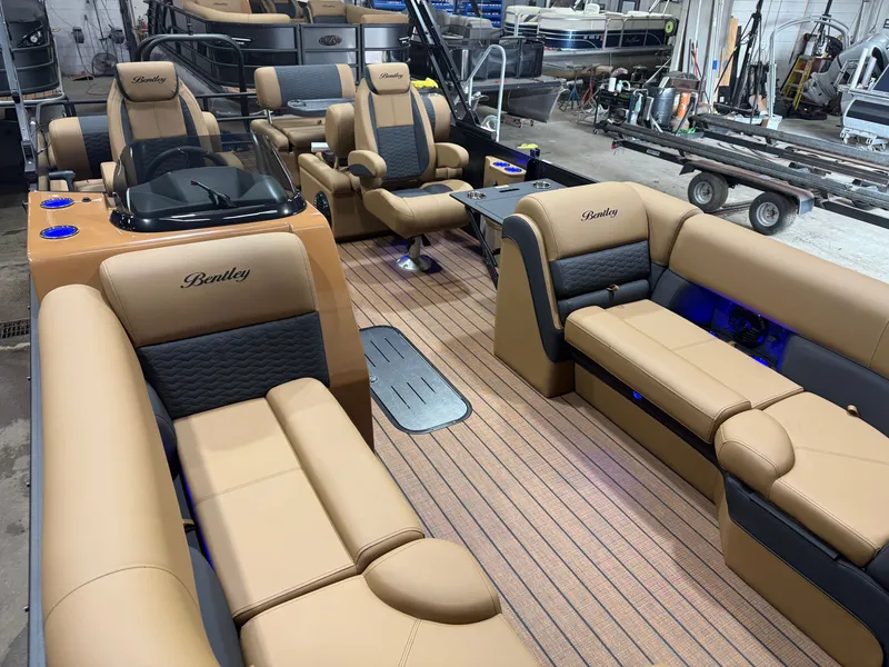 Slide: The Image of Bentley Pontoons Elite 223 Quad Swingback Tritoon 2026 - 39