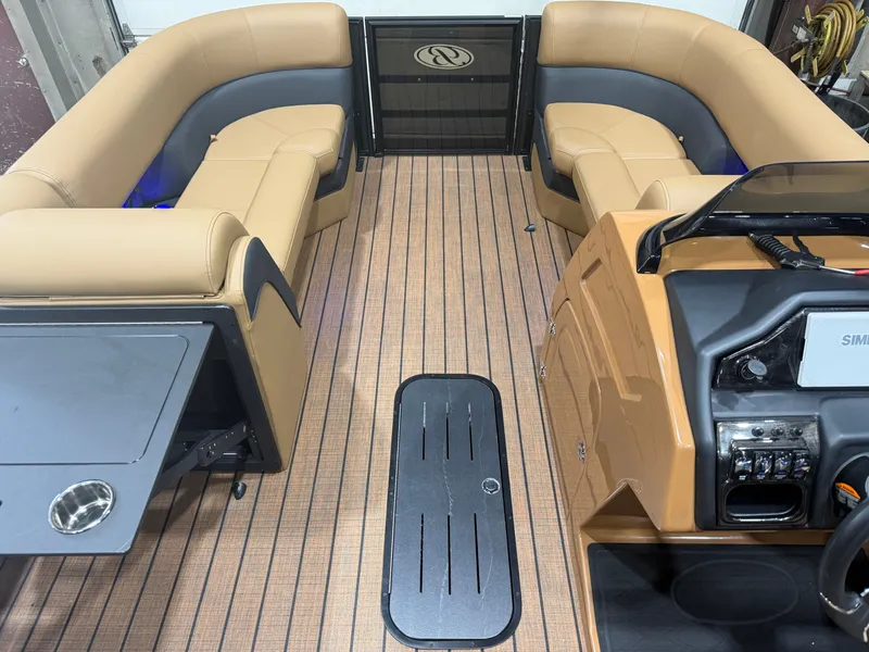 Slide: The Image of Bentley Pontoons Elite 223 Quad Swingback Tritoon 2026 - 35