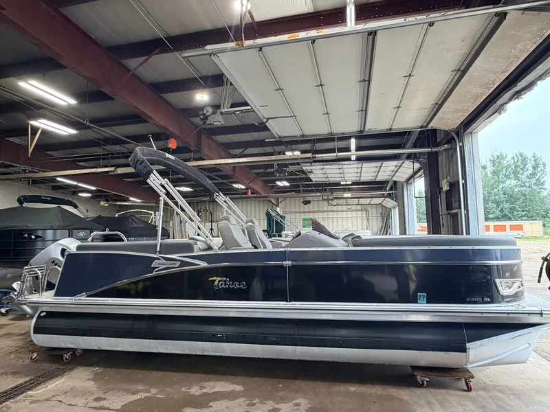 Slide: The Image of Tahoe Cascade 2385 Quad Lounge Tritoon & 200HP Honda 4Stroke 2022 - 55
