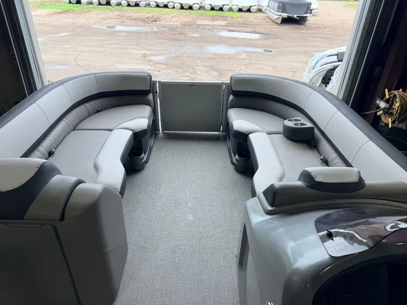 Slide: The Image of Tahoe Cascade 2385 Quad Lounge Tritoon & 200HP Honda 4Stroke 2022 - 3