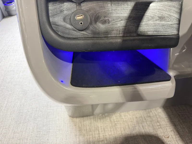 Slide: The Image of Tahoe Cascade 2385 Quad Lounge Tritoon & 200HP Honda 4Stroke 2022 - 25