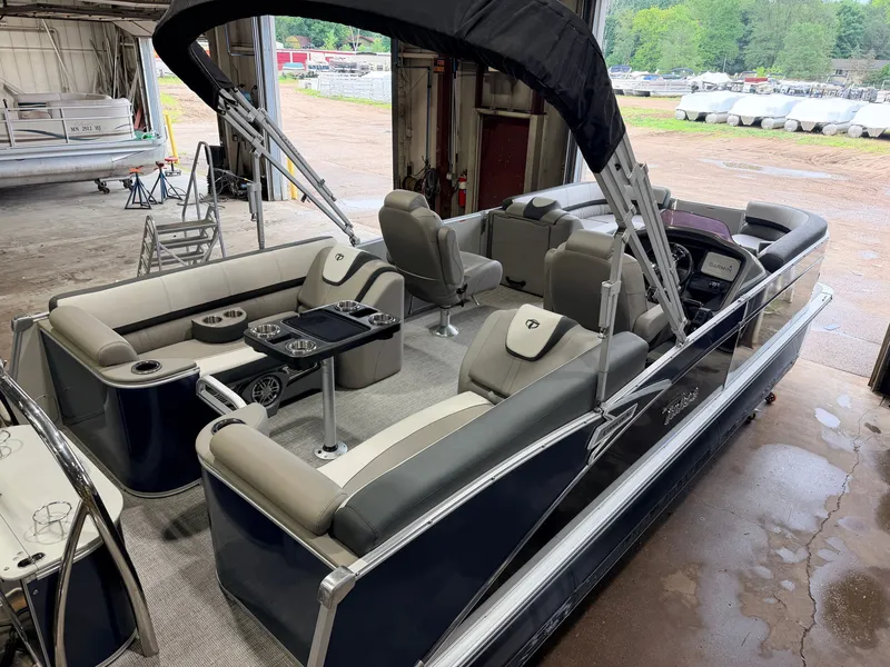 Slide: The Image of Tahoe Cascade 2385 Quad Lounge Tritoon & 200HP Honda 4Stroke 2022 - 6