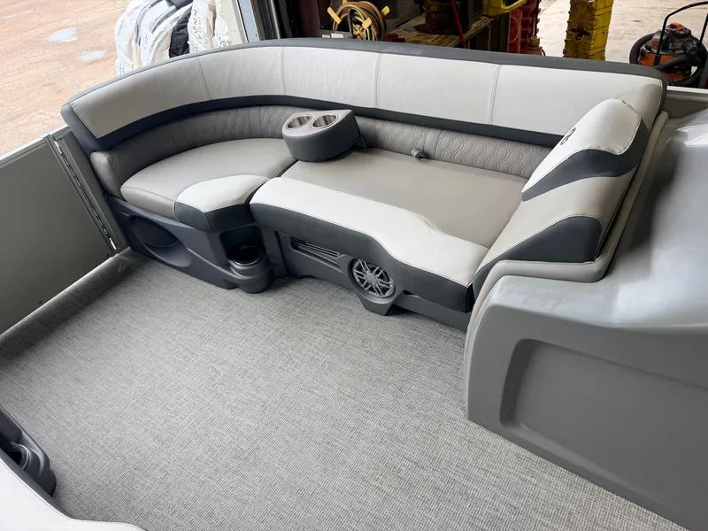 Slide: The Image of Tahoe Cascade 2385 Quad Lounge Tritoon & 200HP Honda 4Stroke 2022 - 11