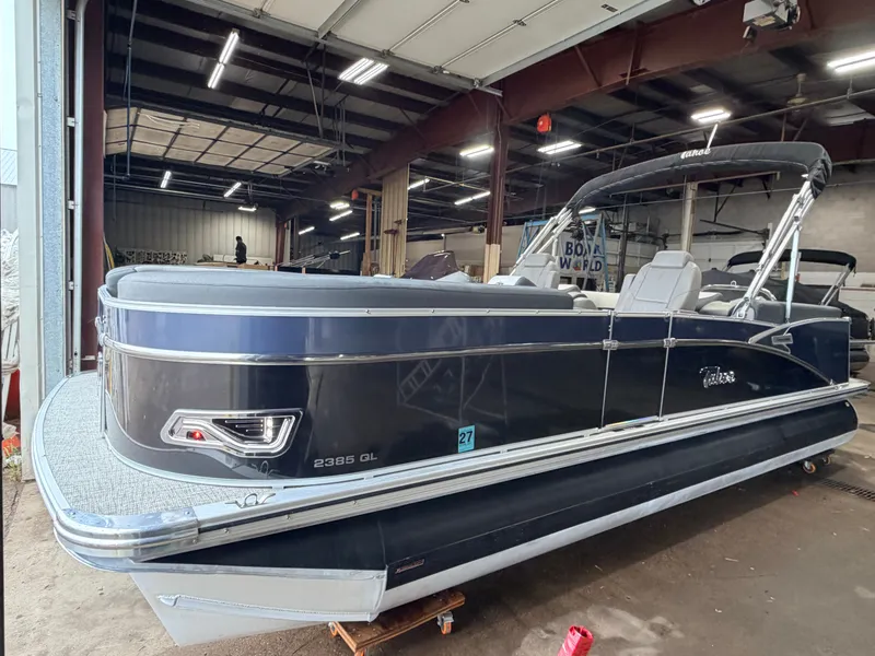 Slide: The Image of Tahoe Cascade 2385 Quad Lounge Tritoon & 200HP Honda 4Stroke 2022 - 46
