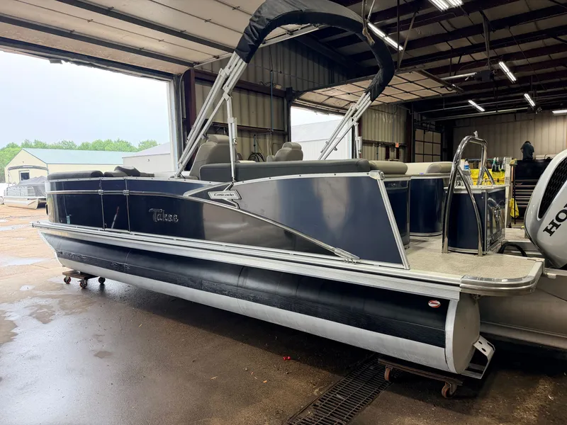 Slide: The Image of Tahoe Cascade 2385 Quad Lounge Tritoon & 200HP Honda 4Stroke 2022 - 50
