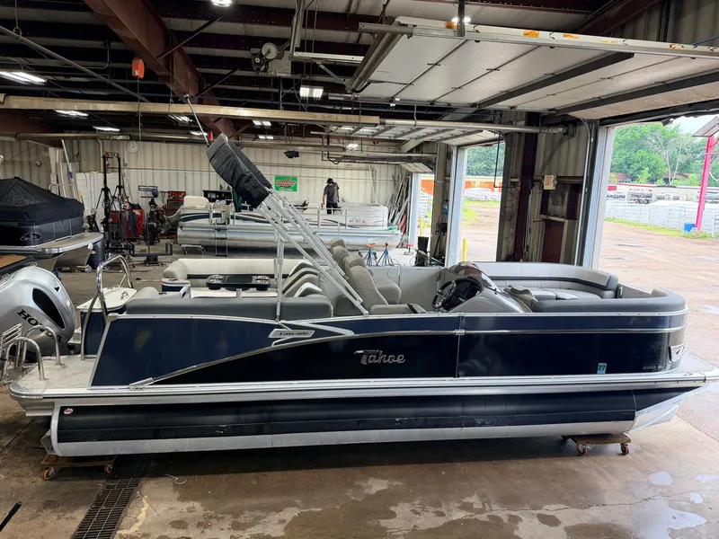 Slide: The Image of Tahoe Cascade 2385 Quad Lounge Tritoon & 200HP Honda 4Stroke 2022 - 4