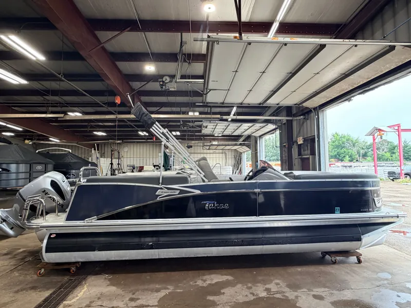 Slide: The Image of Tahoe Cascade 2385 Quad Lounge Tritoon & 200HP Honda 4Stroke 2022 - 16