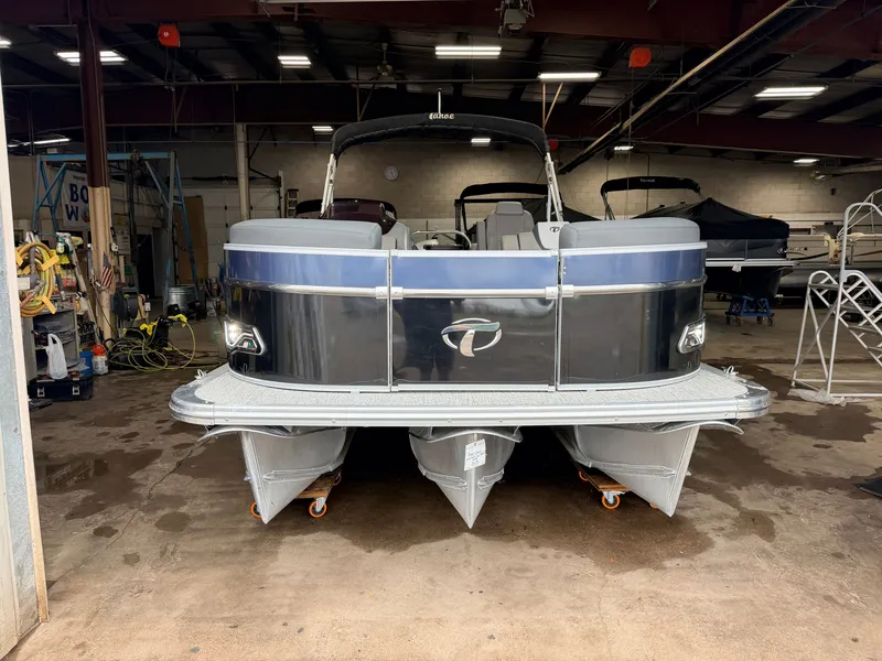Slide: The Image of Tahoe Cascade 2385 Quad Lounge Tritoon & 200HP Honda 4Stroke 2022 - 43