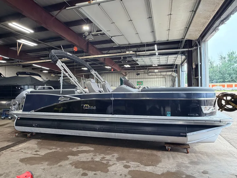 Slide: The Image of Tahoe Cascade 2385 Quad Lounge Tritoon & 200HP Honda 4Stroke 2022 - 56