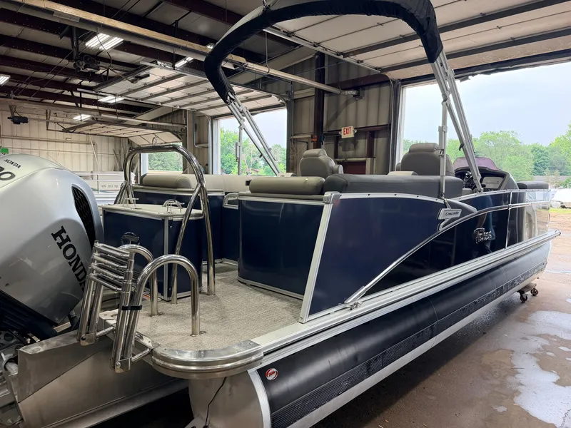 Slide: The Image of Tahoe Cascade 2385 Quad Lounge Tritoon & 200HP Honda 4Stroke 2022 - 52