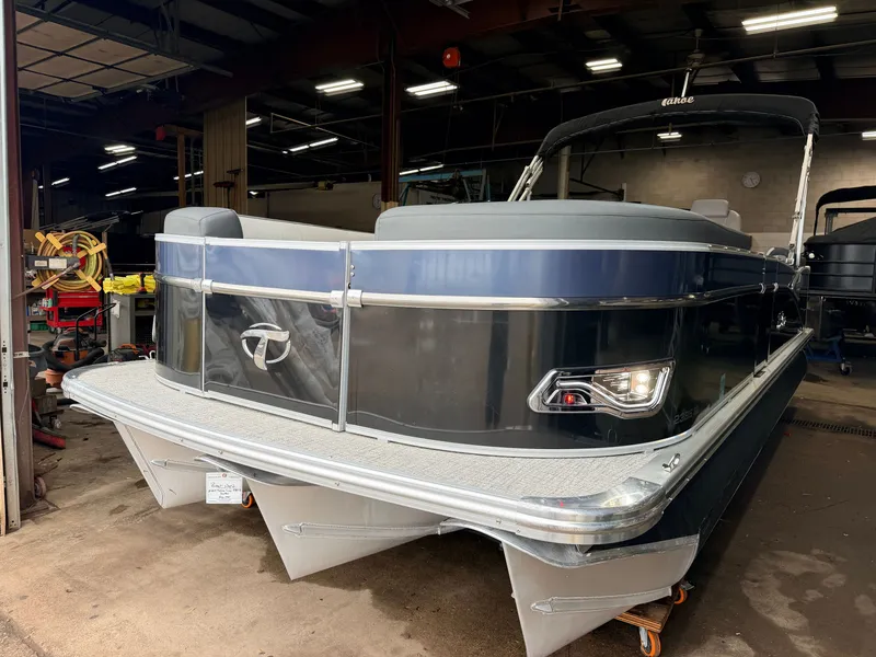 Slide: The Image of Tahoe Cascade 2385 Quad Lounge Tritoon & 200HP Honda 4Stroke 2022 - 44
