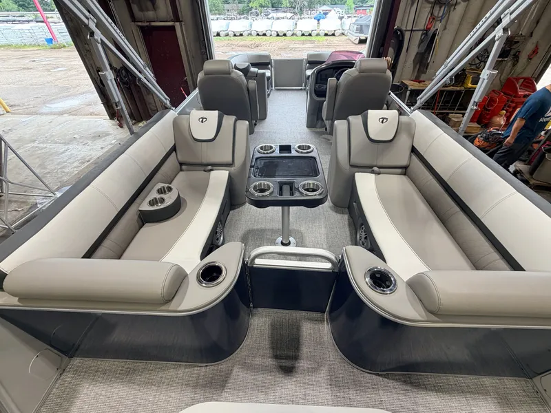 Slide: The Image of Tahoe Cascade 2385 Quad Lounge Tritoon & 200HP Honda 4Stroke 2022 - 7
