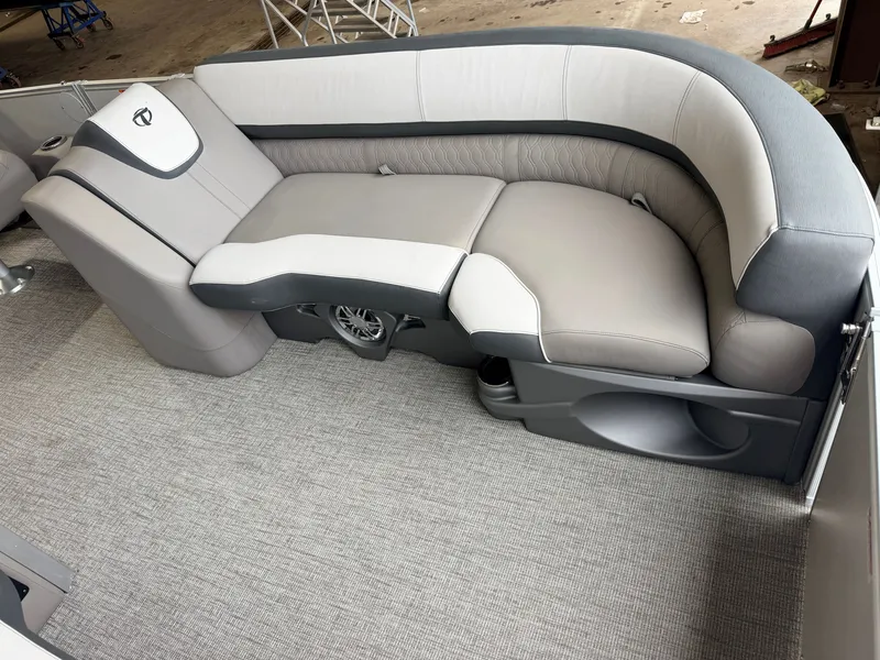 Slide: The Image of Tahoe Cascade 2385 Quad Lounge Tritoon & 200HP Honda 4Stroke 2022 - 12