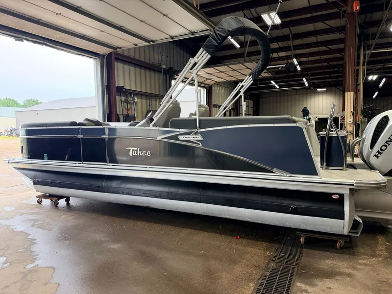 Slide: The Image of Tahoe Cascade 2385 Quad Lounge Tritoon & 200HP Honda 4Stroke 2022 - 49