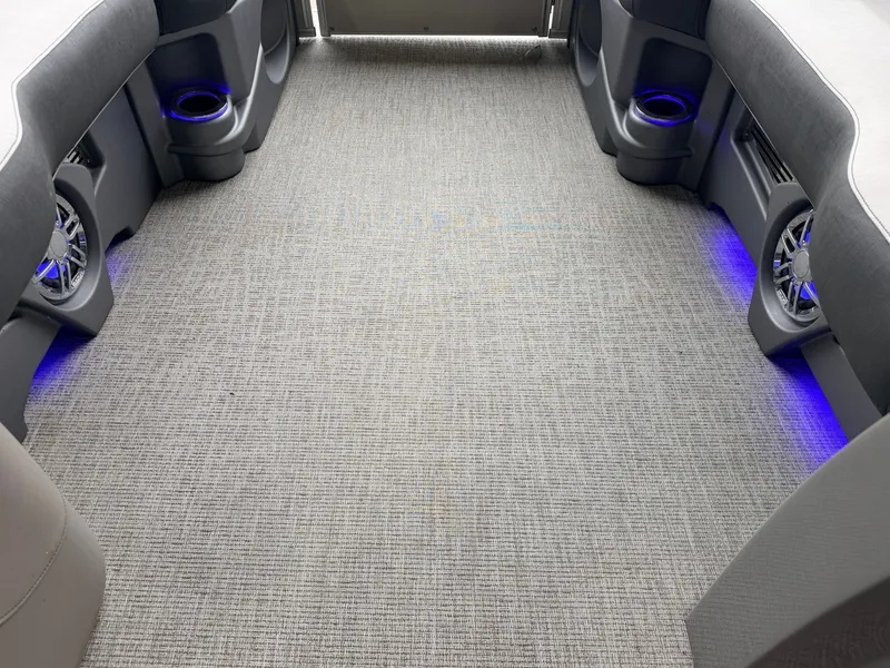 Slide: The Image of Tahoe Cascade 2385 Quad Lounge Tritoon & 200HP Honda 4Stroke 2022 - 15