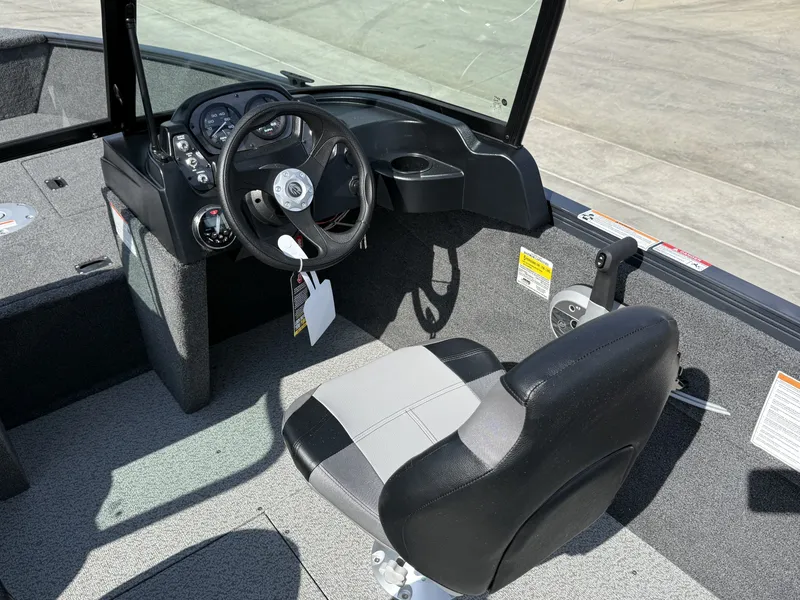 Slide: The Image of Crestliner 1650 Kodiak WT w/ 60HP Mercury! 2027 - 8