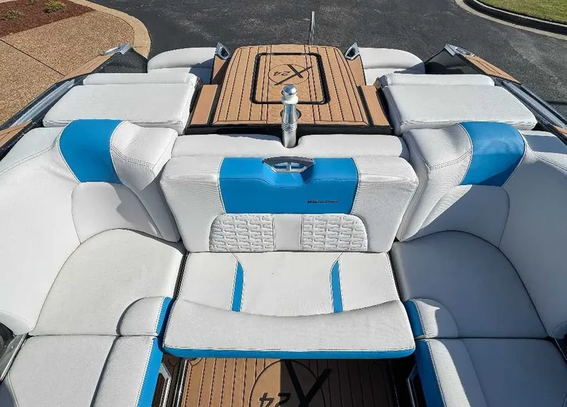 Slide: The Image of MasterCraft X24 2019 - 18