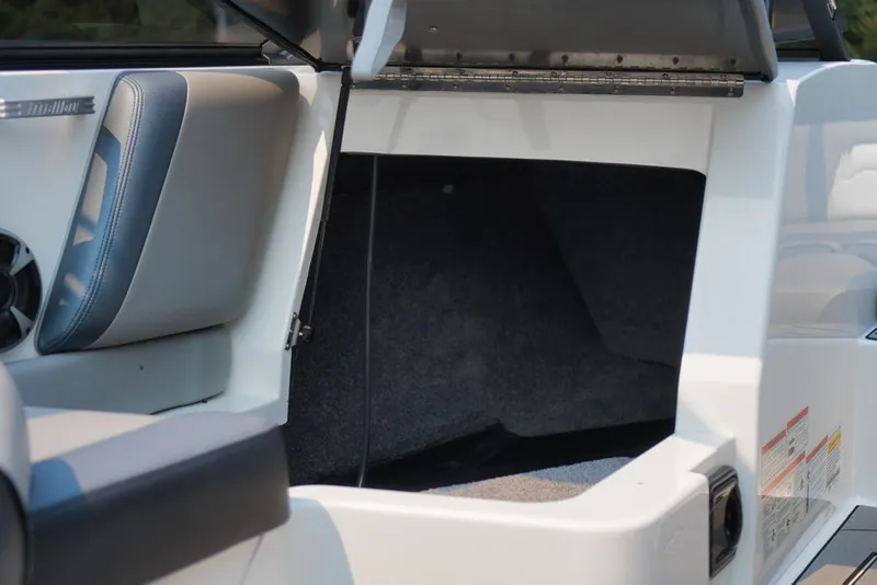 Slide: The Image of Malibu Wakesetter 21 MLX 2018 - 18
