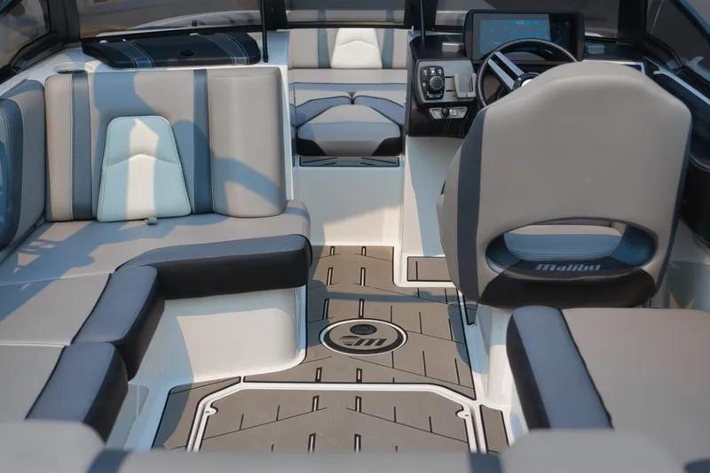 Slide: The Image of Malibu Wakesetter 21 MLX 2018 - 9
