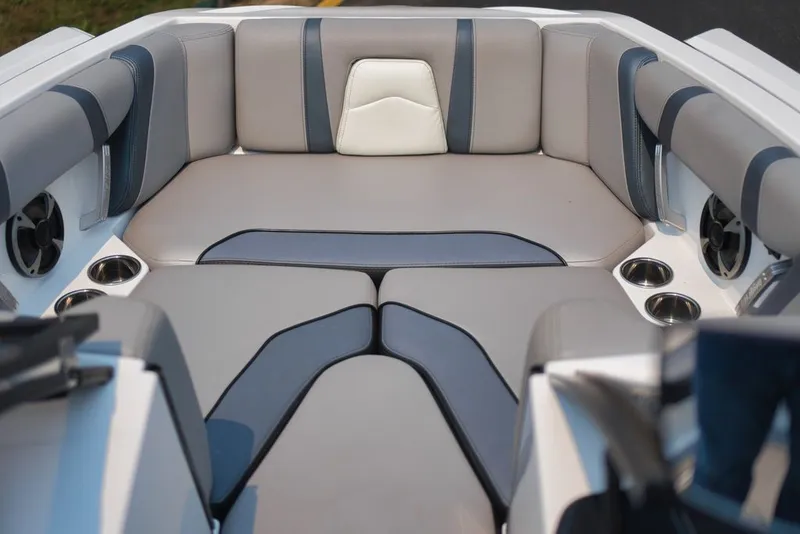 Slide: The Image of Malibu Wakesetter 21 MLX 2018 - 15
