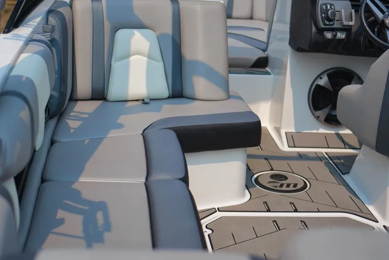 Slide: The Image of Malibu Wakesetter 21 MLX 2018 - 10