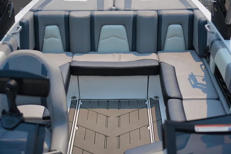 Slide: The Image of Malibu Wakesetter 21 MLX 2018 - 16