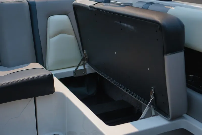 Slide: The Image of Malibu Wakesetter 21 MLX 2018 - 24
