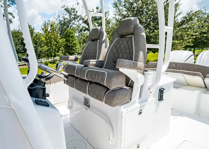 Slide: The Image of Sea Hunt Ultra 285SE 2027 - 17
