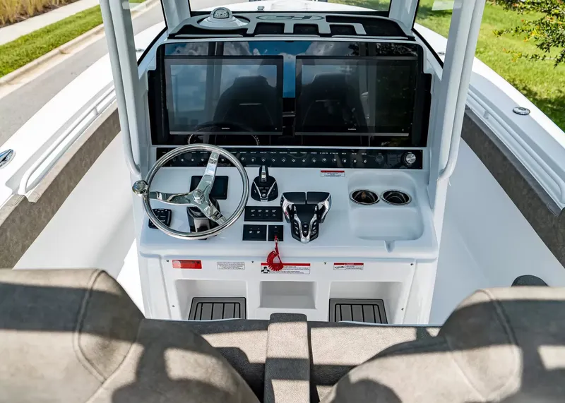 Slide: The Image of Sea Hunt Ultra 285SE 2027 - 16
