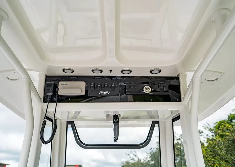 Slide: The Image of Sea Hunt Ultra 245SE 2027 - 14