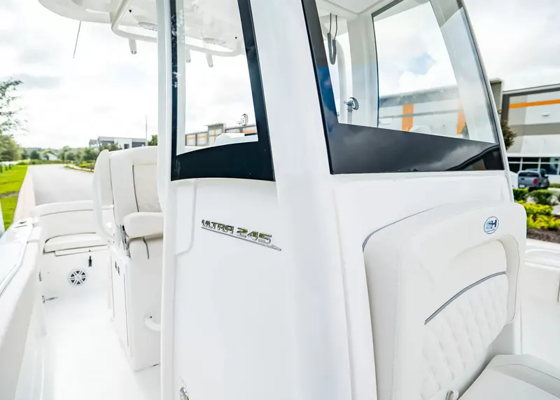 Slide: The Image of Sea Hunt Ultra 245SE 2027 - 16