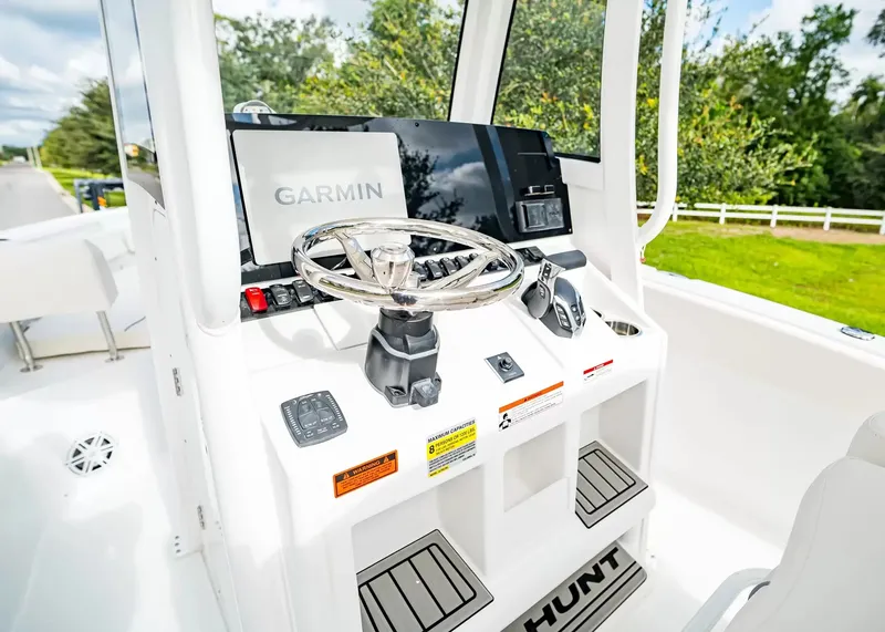 Slide: The Image of Sea Hunt Ultra 245SE 2027 - 18