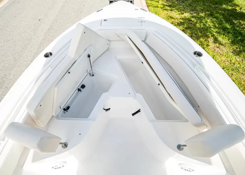 Slide: The Image of Sea Hunt Ultra 245SE 2027 - 26