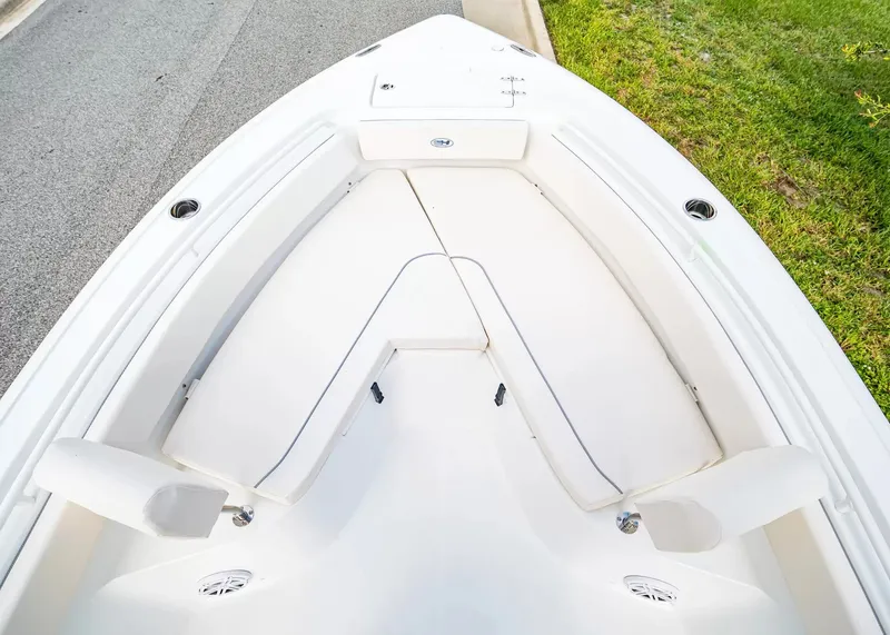 Slide: The Image of Sea Hunt Ultra 245SE 2027 - 25
