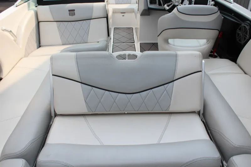 Slide: The Image of MasterCraft X23 2015 - 15