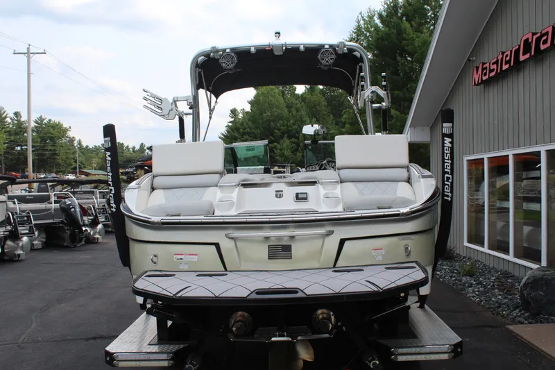 Slide: The Image of MasterCraft X23 2015 - 7