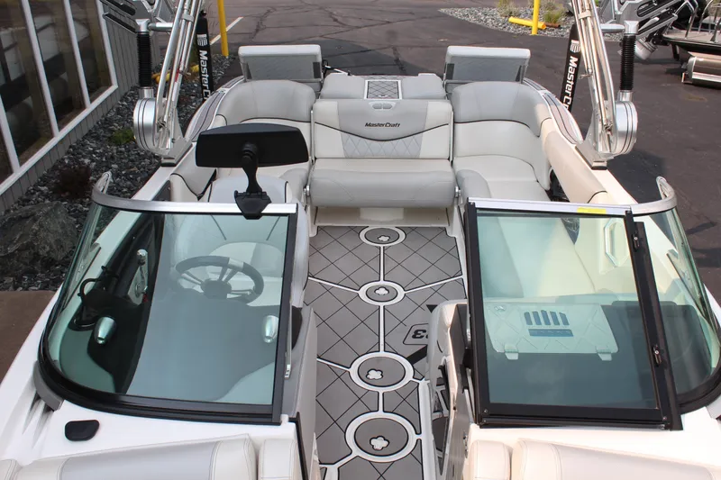 Slide: The Image of MasterCraft X23 2015 - 19