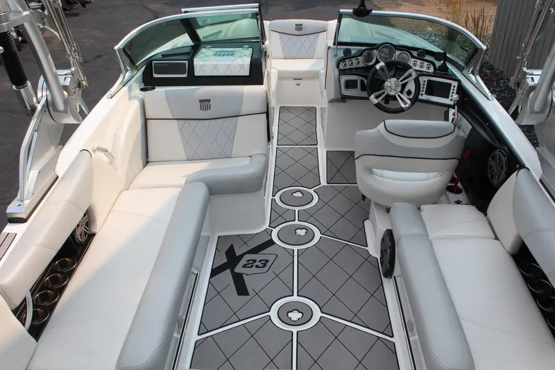 Slide: The Image of MasterCraft X23 2015 - 10
