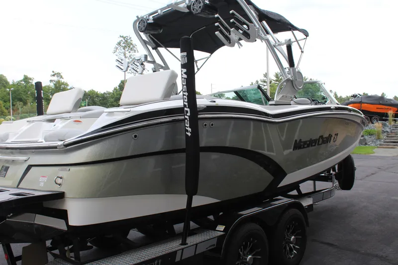 Slide: The Image of MasterCraft X23 2015 - 6