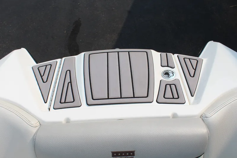 Slide: The Image of MasterCraft X23 2015 - 18
