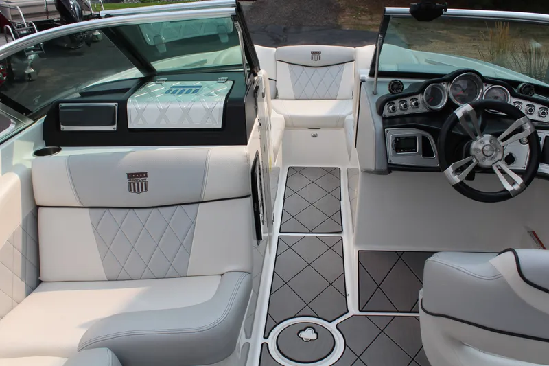 Slide: The Image of MasterCraft X23 2015 - 12