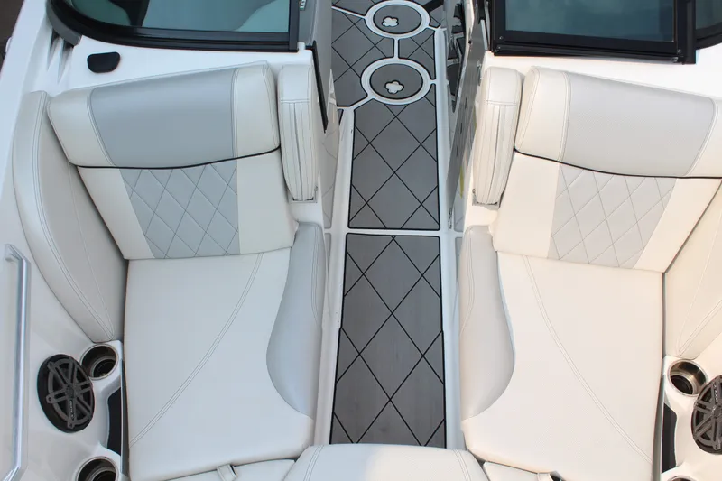 Slide: The Image of MasterCraft X23 2015 - 20