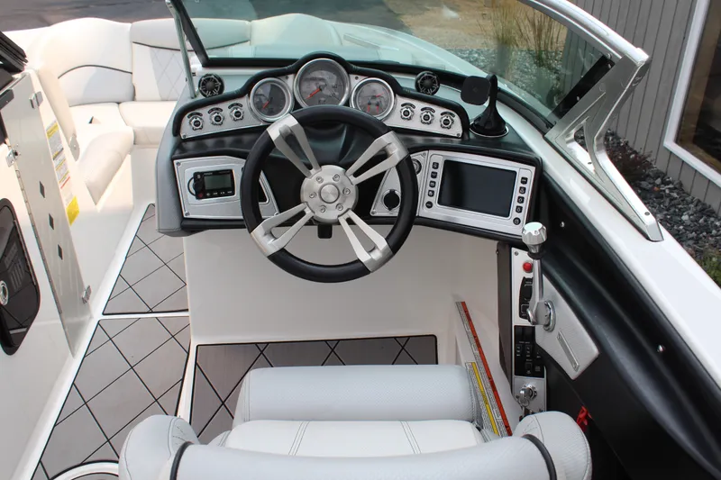Slide: The Image of MasterCraft X23 2015 - 13