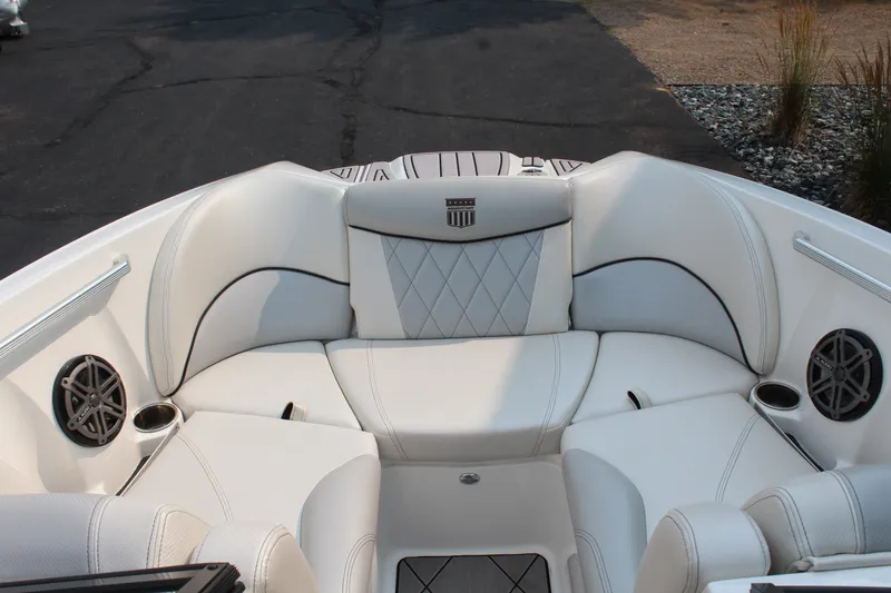 Slide: The Image of MasterCraft X23 2015 - 17