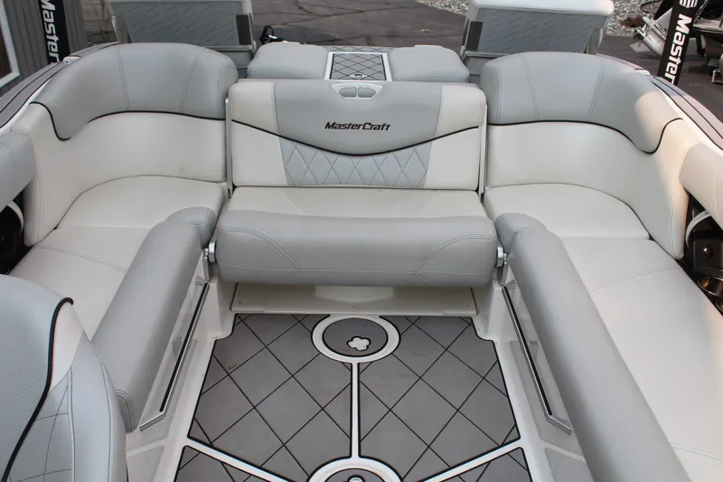 Slide: The Image of MasterCraft X23 2015 - 14