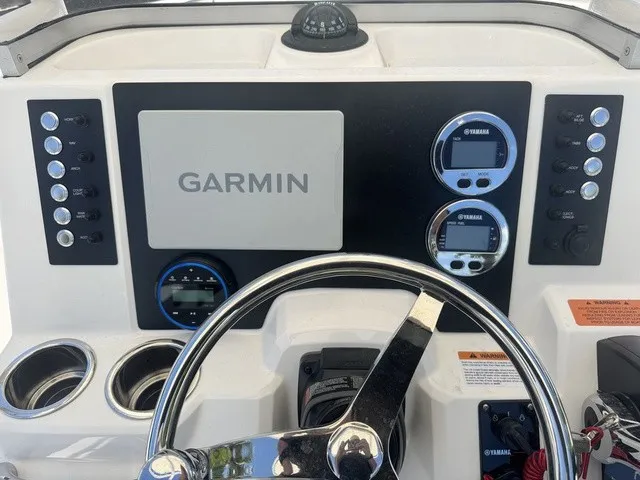Slide: The Image of Robalo R202 Explorer 2027 - 19