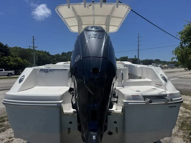 Slide: The Image of Robalo R202 Explorer 2027 - 3