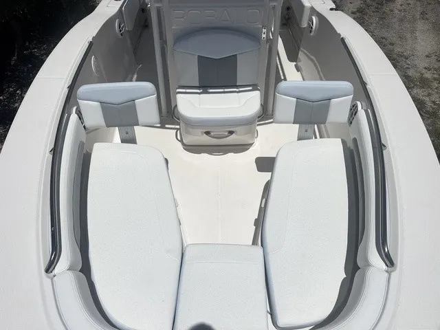 Slide: The Image of Robalo R202 Explorer 2027 - 10