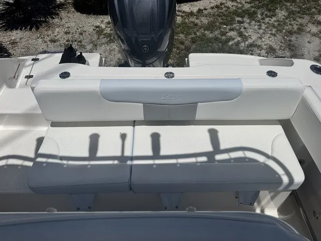 Slide: The Image of Robalo R202 Explorer 2027 - 16