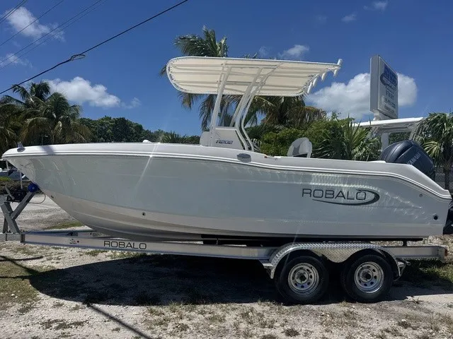 The Image of Robalo R202 Explorer 2027 - 1
